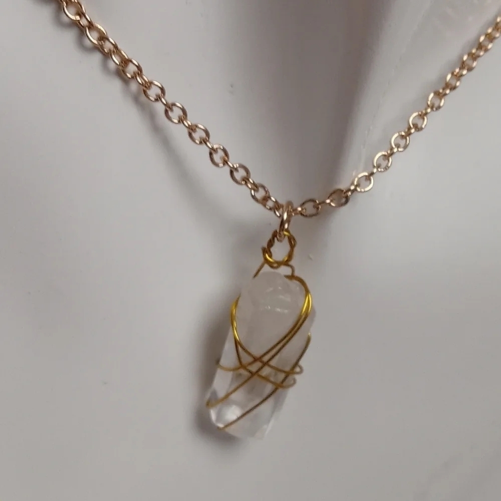 Hand Crafted Gold Necklace - Picture 3 of 5